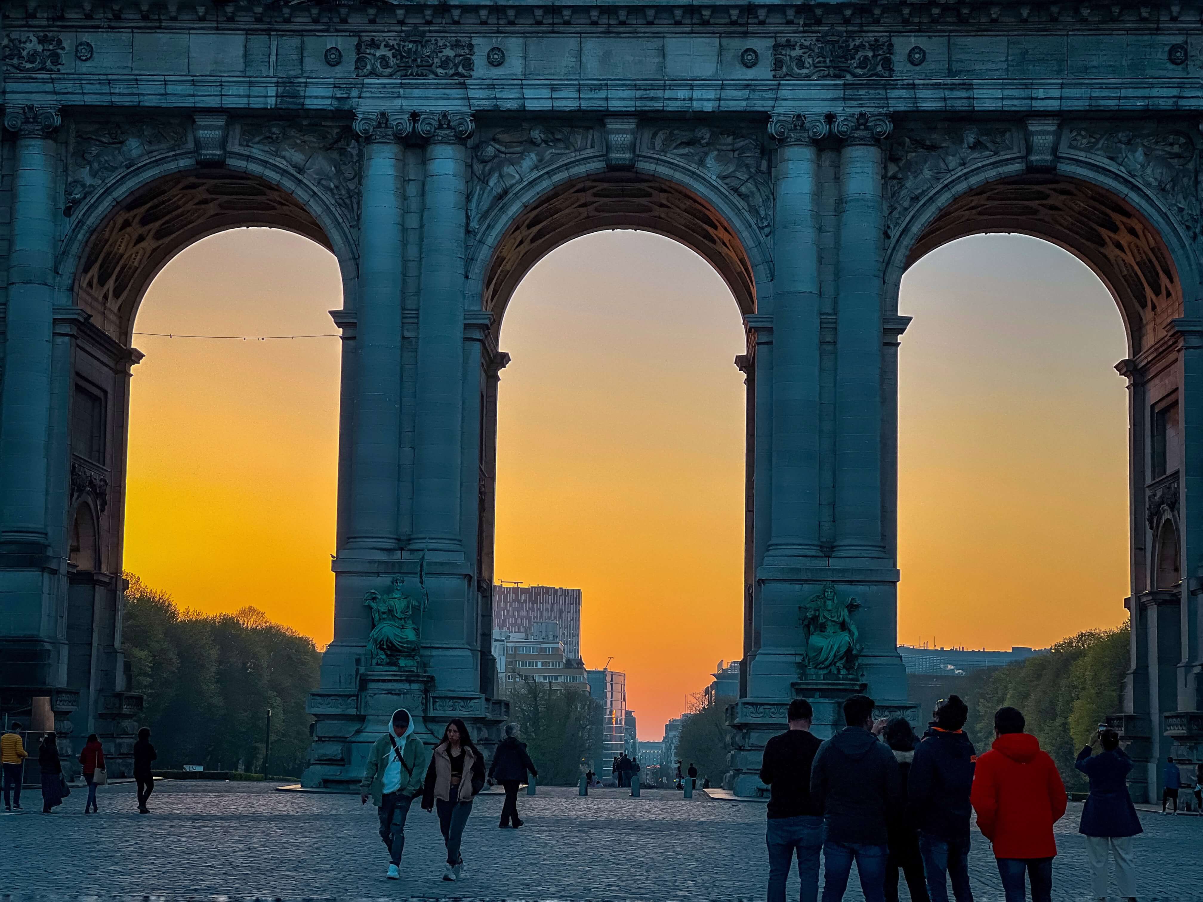 Cinquantenaire Park and Triumphal Arch - Elegant triumphal arch with colonnades